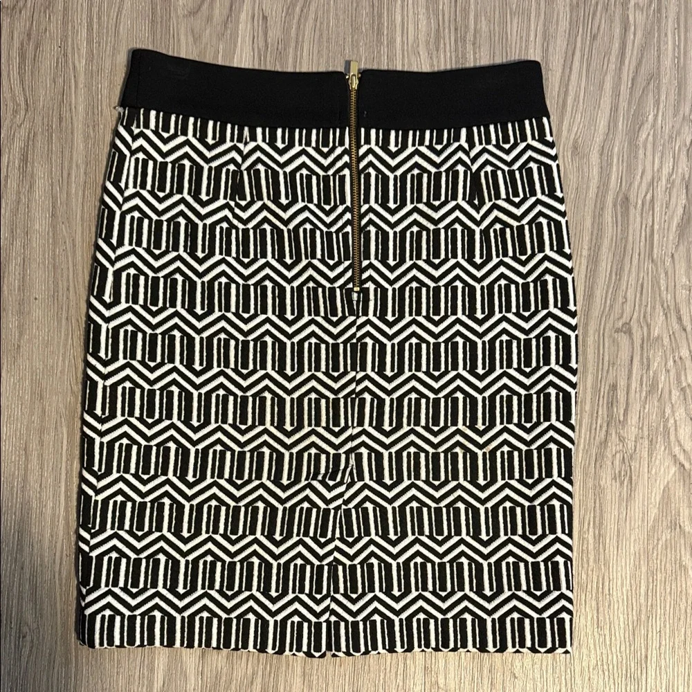 Banana Republic Black and White Zigzag Pencil Skirt Sz 0P